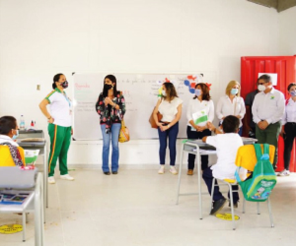 Más de 600 estudiantes de la Institución Educativa Rural La Caucana en Tarazá regresaron a clases en una sede educativa renovada