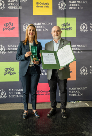 Gobernación de Antioquia condecoró con la medalla Pedro Justo Berrio al Colegio Marymount por 70 años formando mujeres en Antioquia