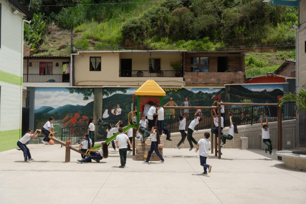 El Gobernador Andrés Julián entregó mejoras en infraestructura educativa rural en Andes