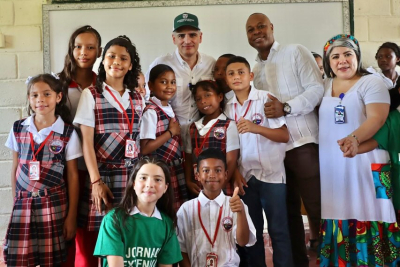 Gobernador Andrés Julián presentó la jornada extendida en instituciones educativas del Urabá Antioqueño