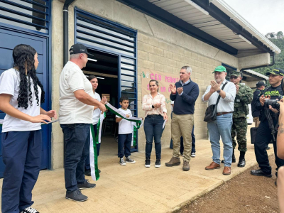 Gobernación de Antioquia entrega nueva sede educativa rural en Salgar y anuncia créditos en infraestructura educativa