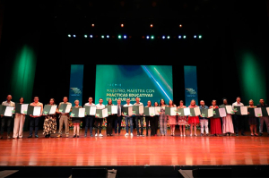 Gobernación de Antioquia exaltó la excelencia educativa en los Premios Maestros y Maestras para la Vida 2023