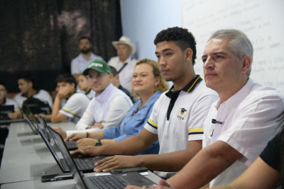 En la primera fase del proyecto IAntioquia Transformación Digital Educativa,se avanzó en la capacitación a docentes y estudiantes del departamento